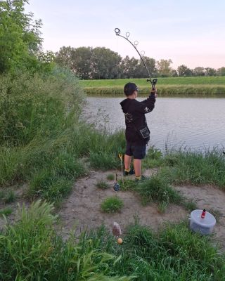 Příběh malého šéfa: Poprvné na řece 💪🐟🎣 #bigcarpcz #bystricenarybach #pribehmalehosefa #lovnarece #rybarimeslaskou...